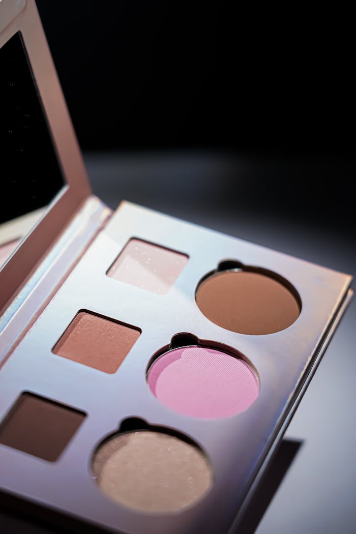 Vibrant makeup palette featuring a range of eyeshadow colors for beauty enthusiasts.